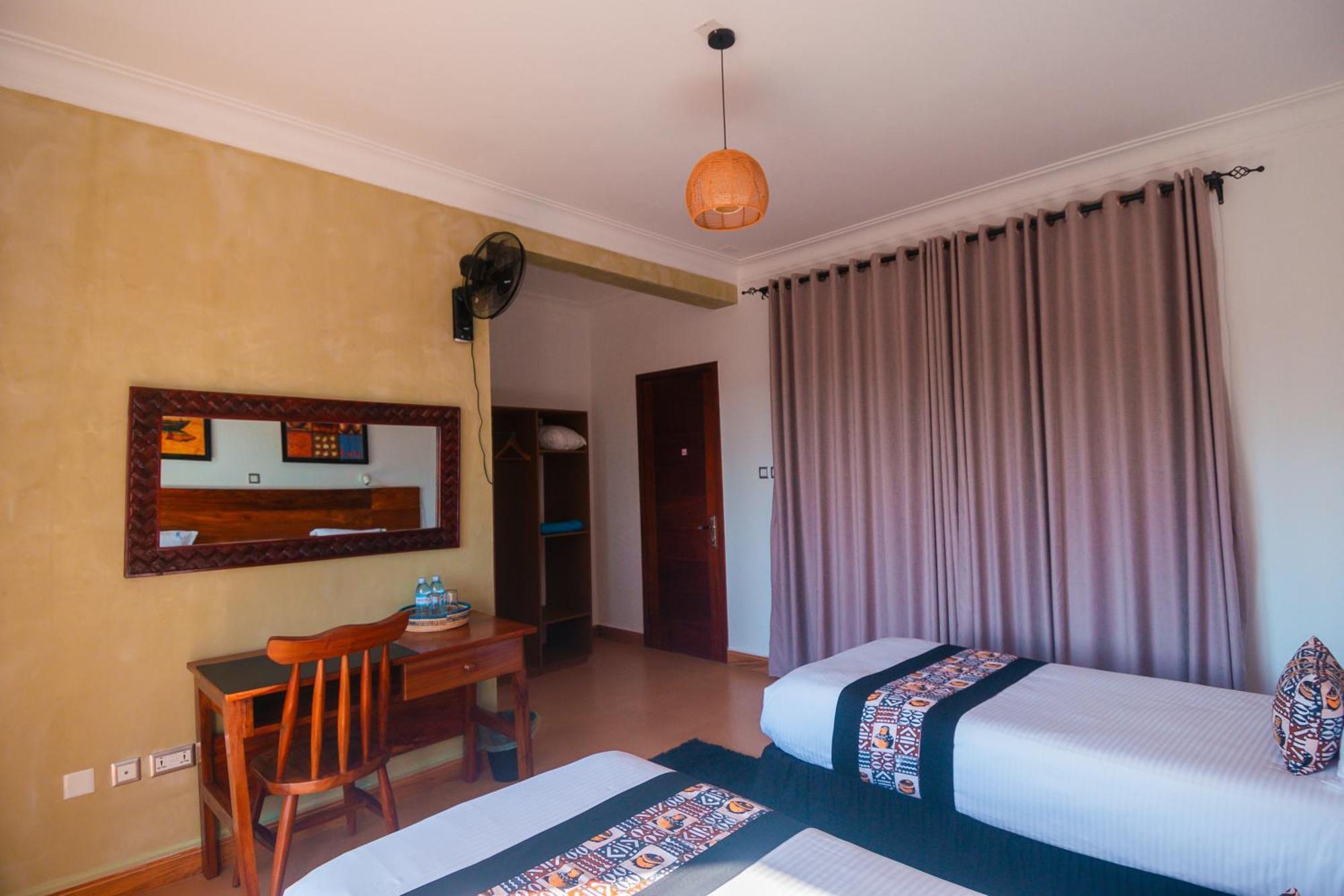 The Lakeside Entebbe Luaran gambar