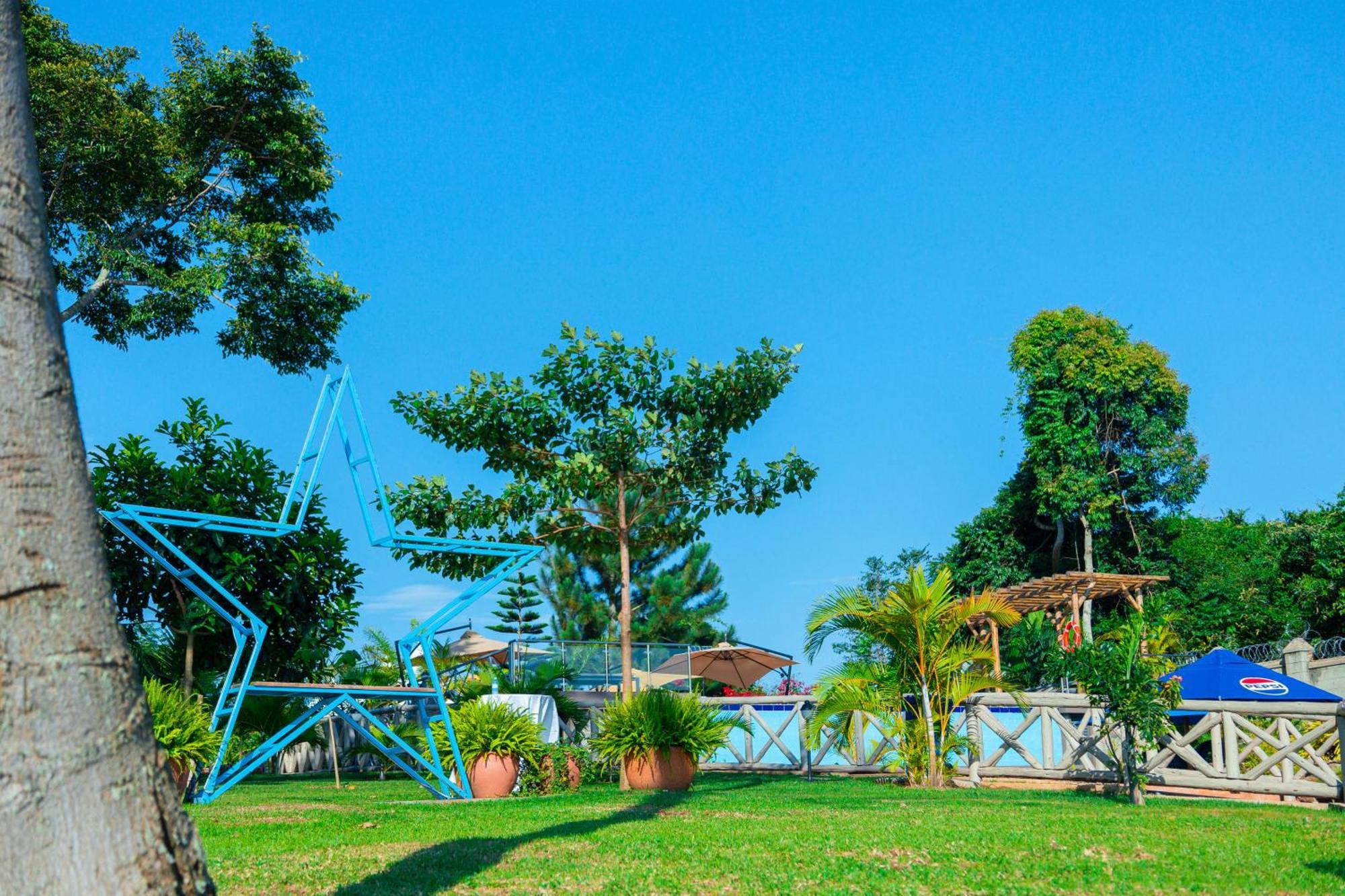 The Lakeside Entebbe Luaran gambar